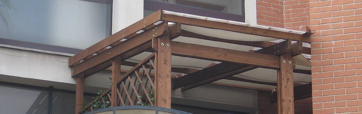 Pergolati addossati in legno