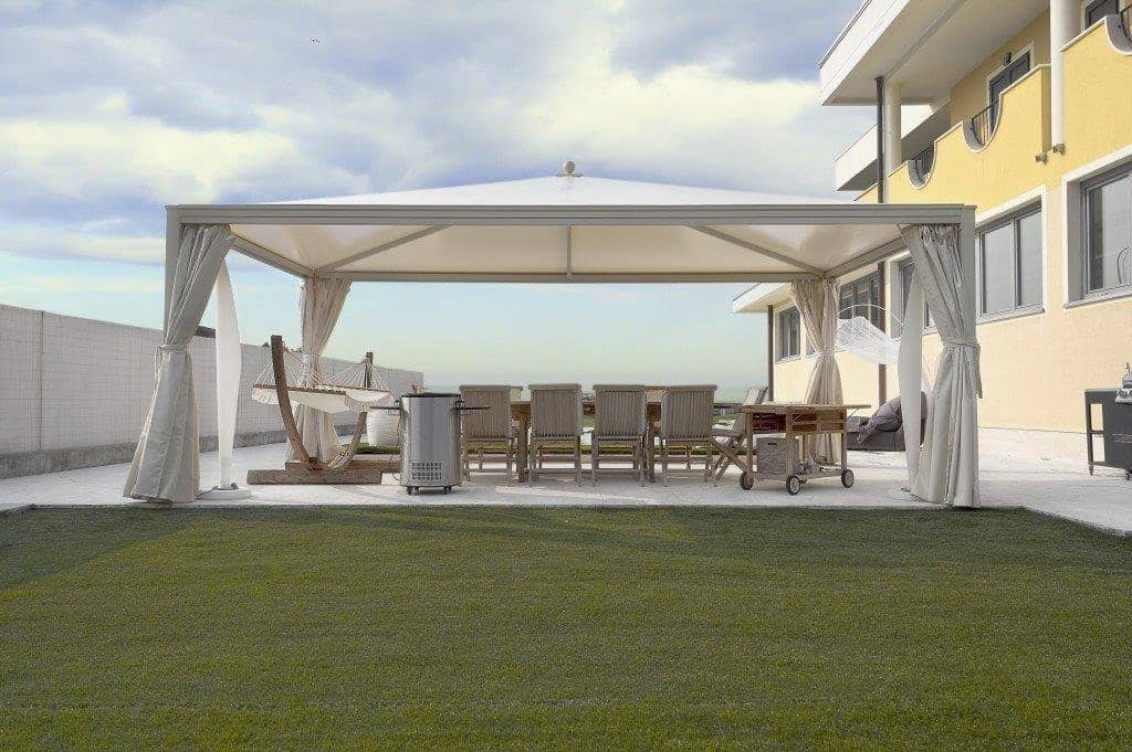 Gazebo a punta in ferro battuto