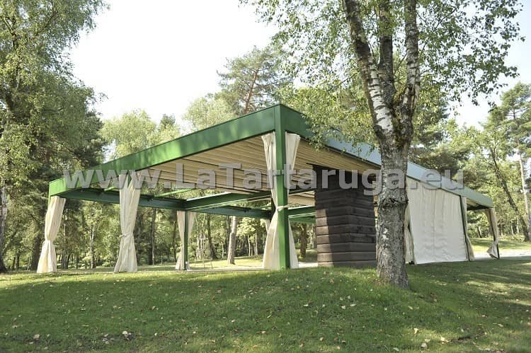 Realizzazione gazebo apribile 16x9 mt, con copertura antipioggia e tende laterali