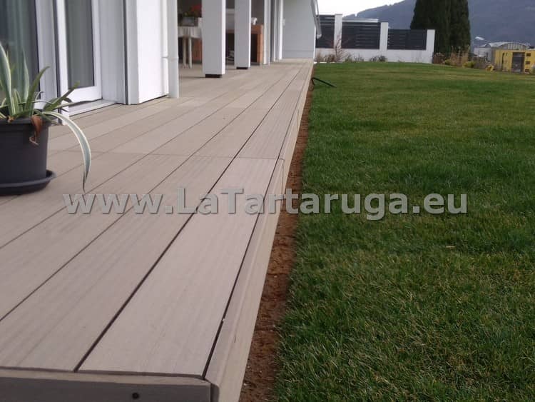Realizzazione di pergole bioclimatiche, pavimentazione in decking wpc e creazione cucina barbecue in muratura