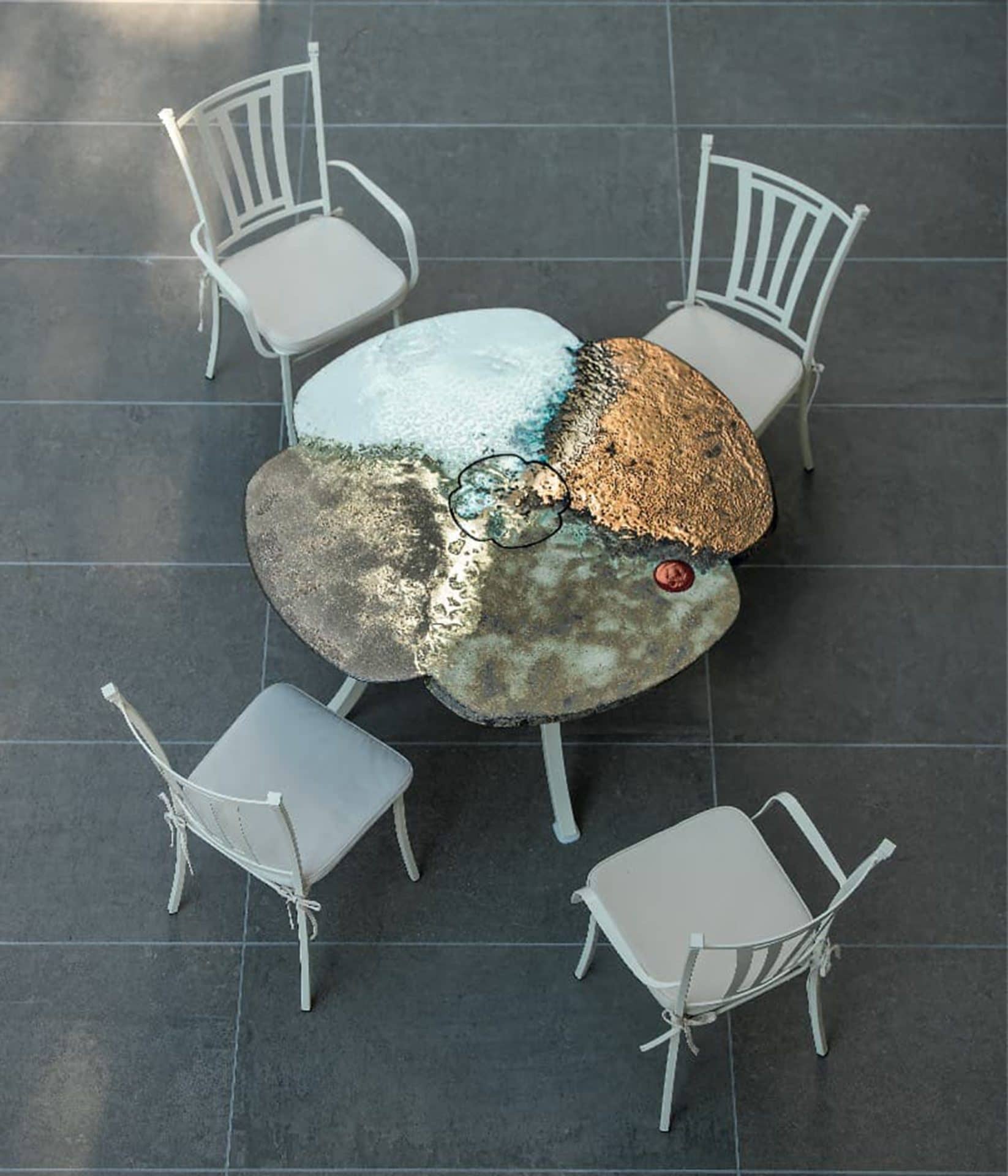 Tavolo in pietra smaltata