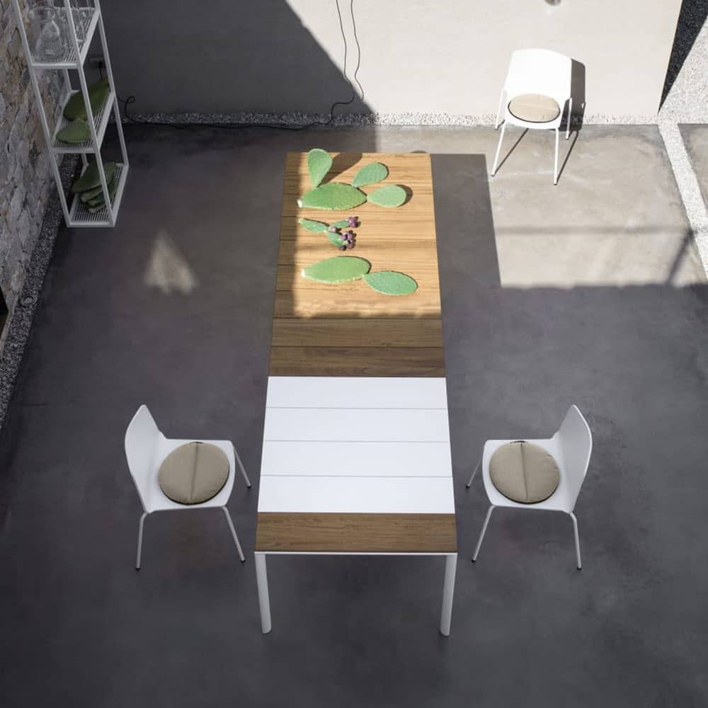 Maki Slatted di Kristalia – Teak e alluminio per il pranzo outdoor