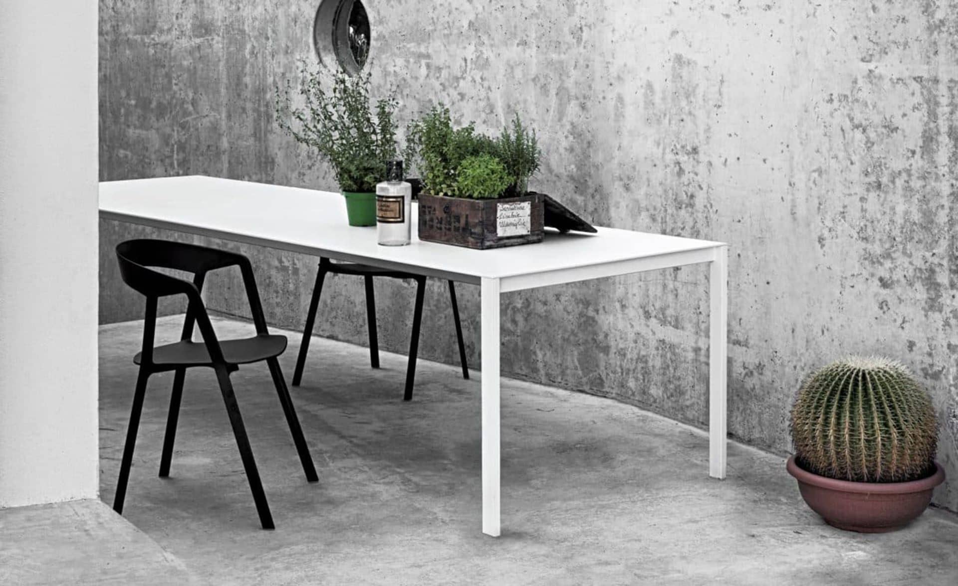 Tavolo in alluminio – Design contemporaneo per esterni ed interni