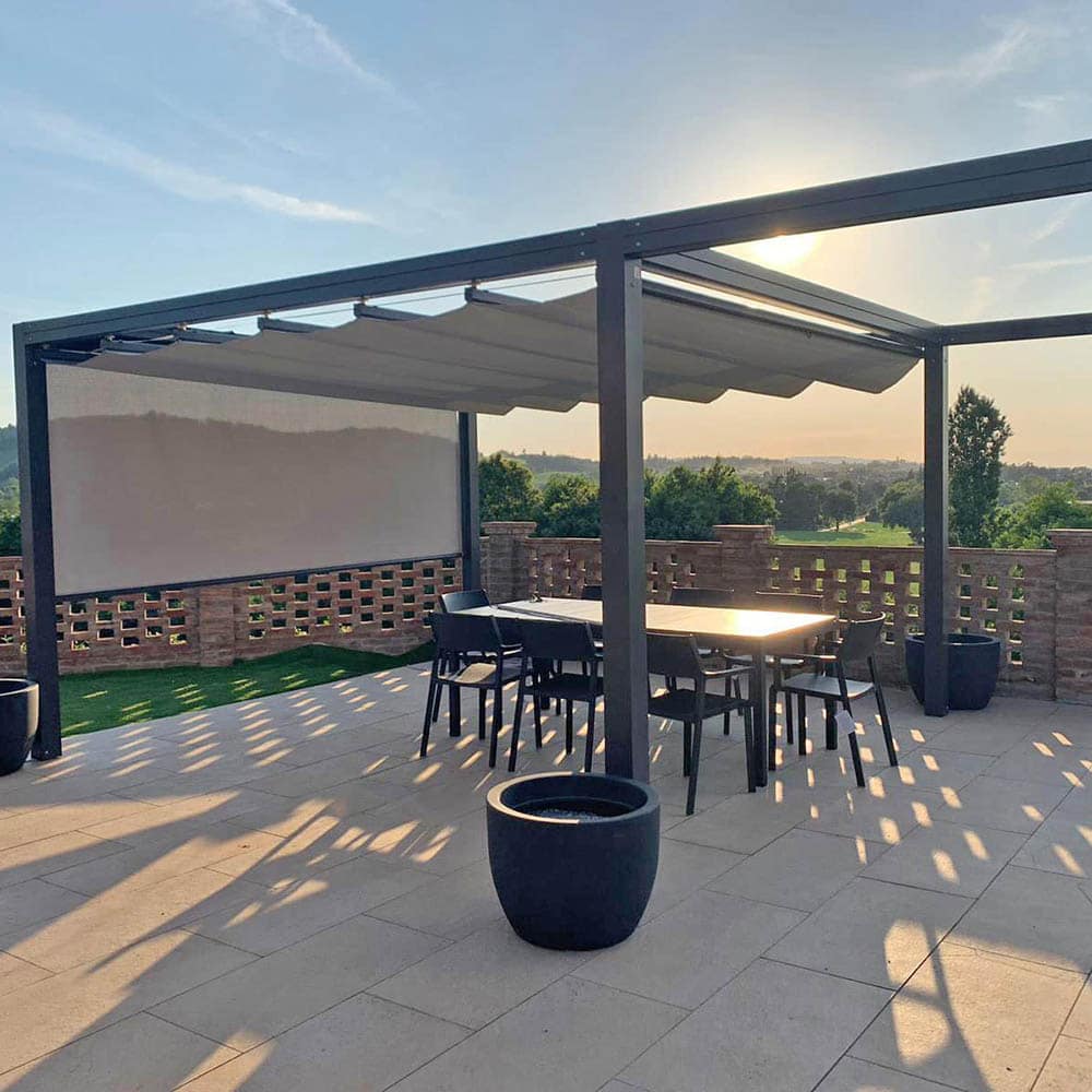 Pergola piatta con tende