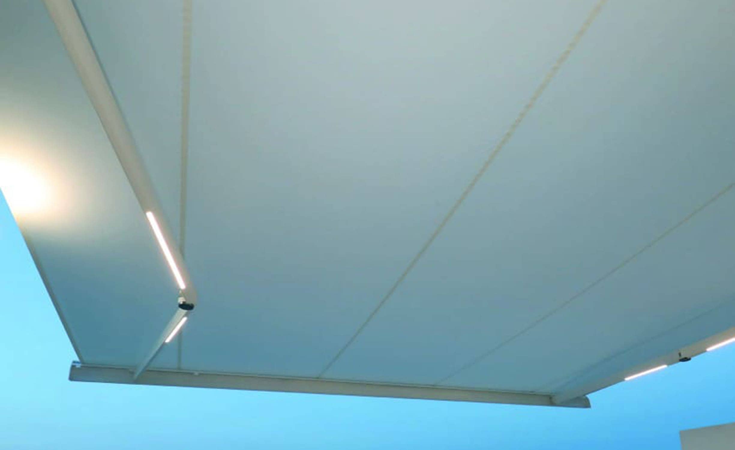Tenda da sole con luci integrate