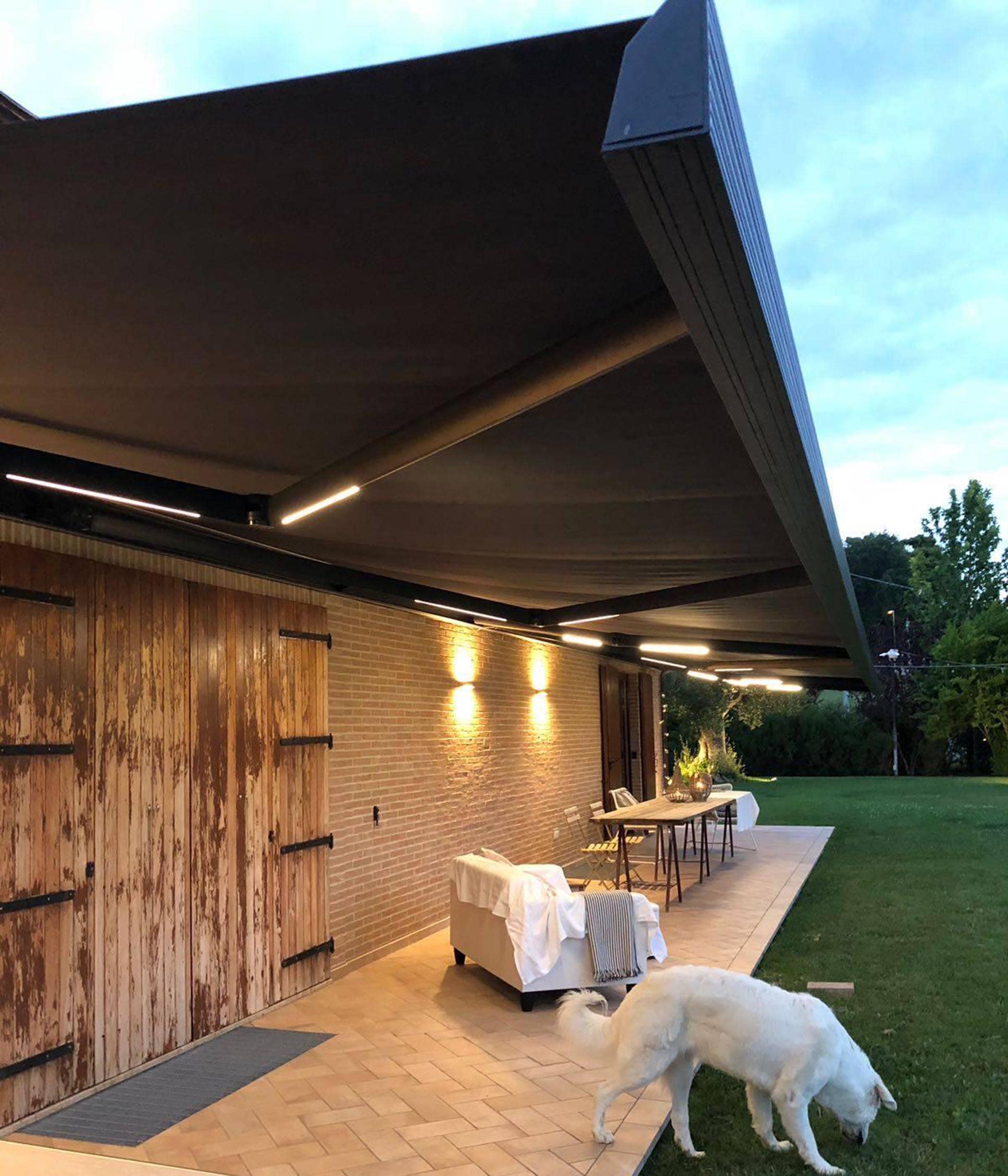 Tenda a cassonetto quadrata