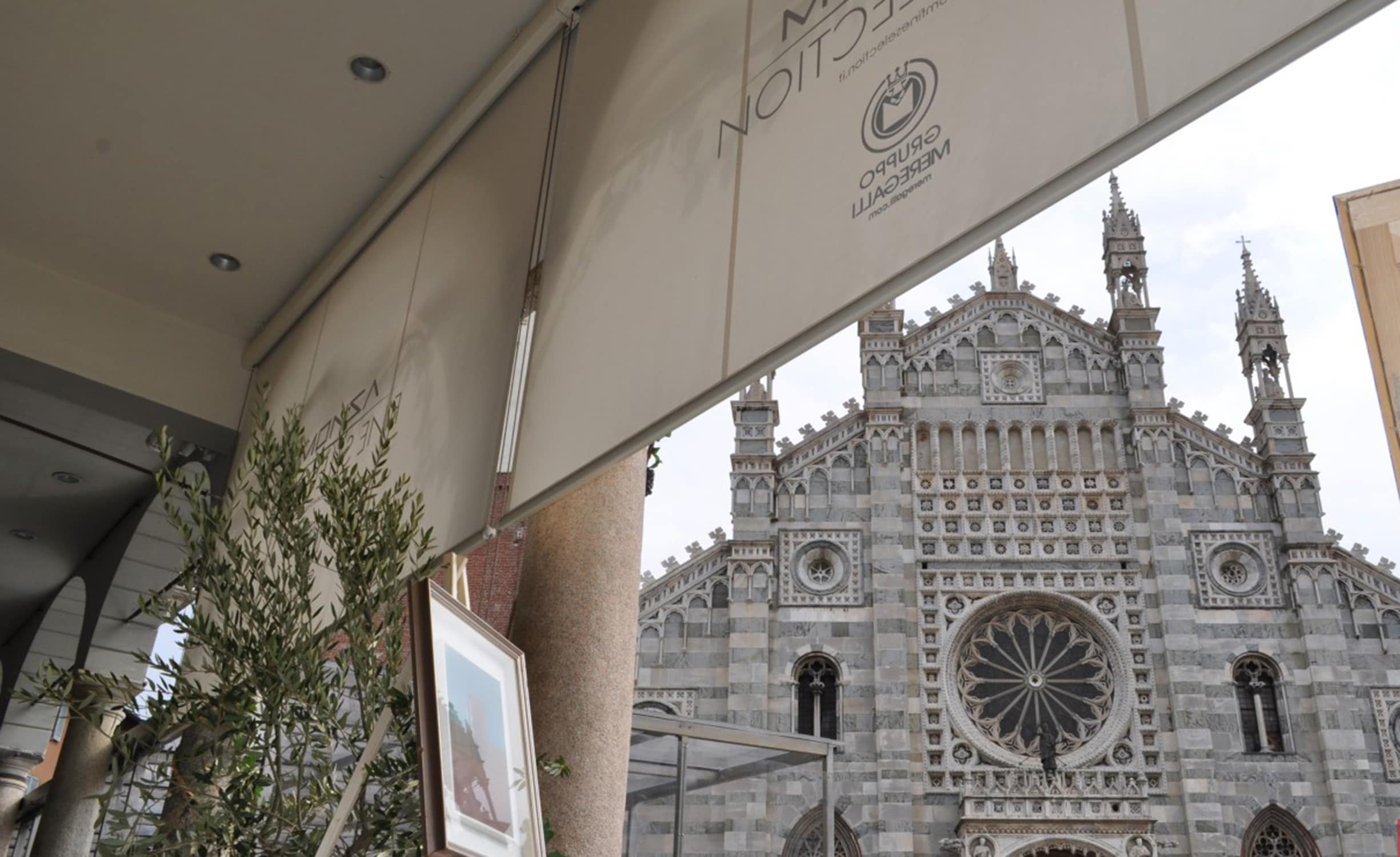 Tenda con cavi antivento
