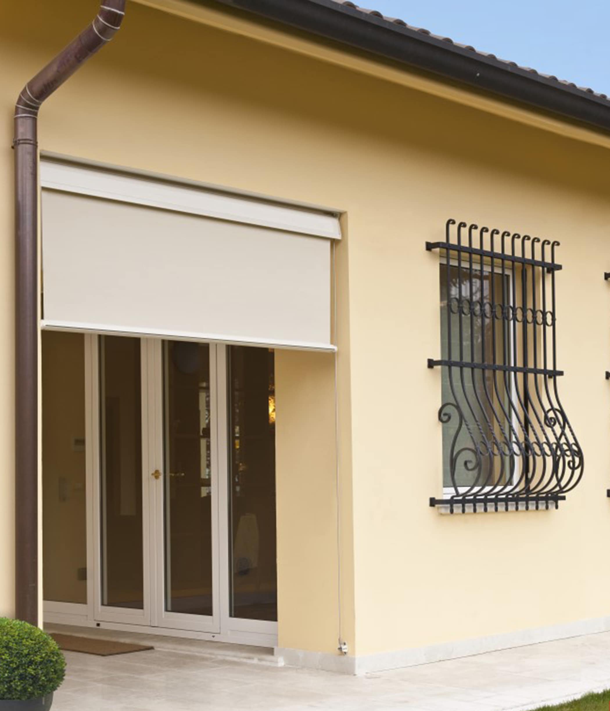 Tenda con cavi antivento