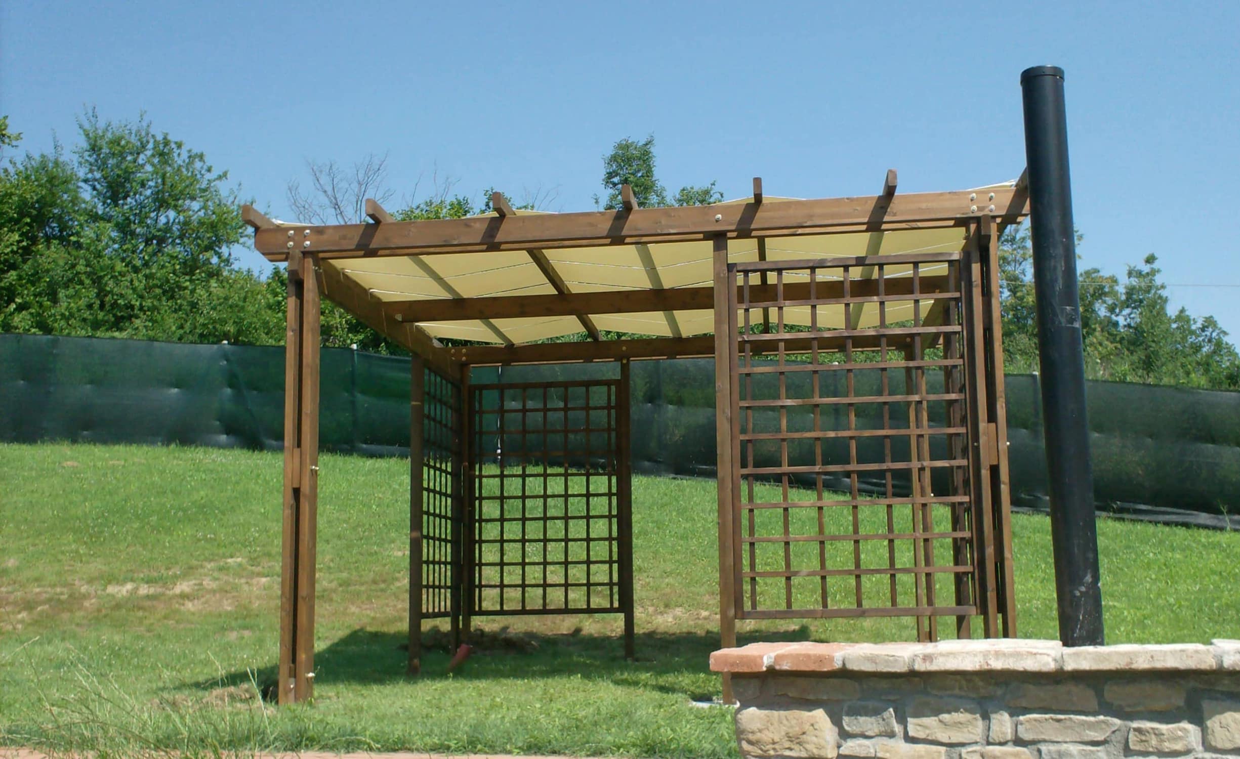 Pergola con teli a onda