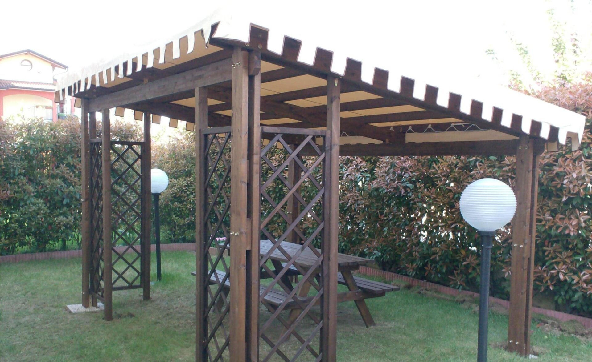 Pergolato con copertura in pvc