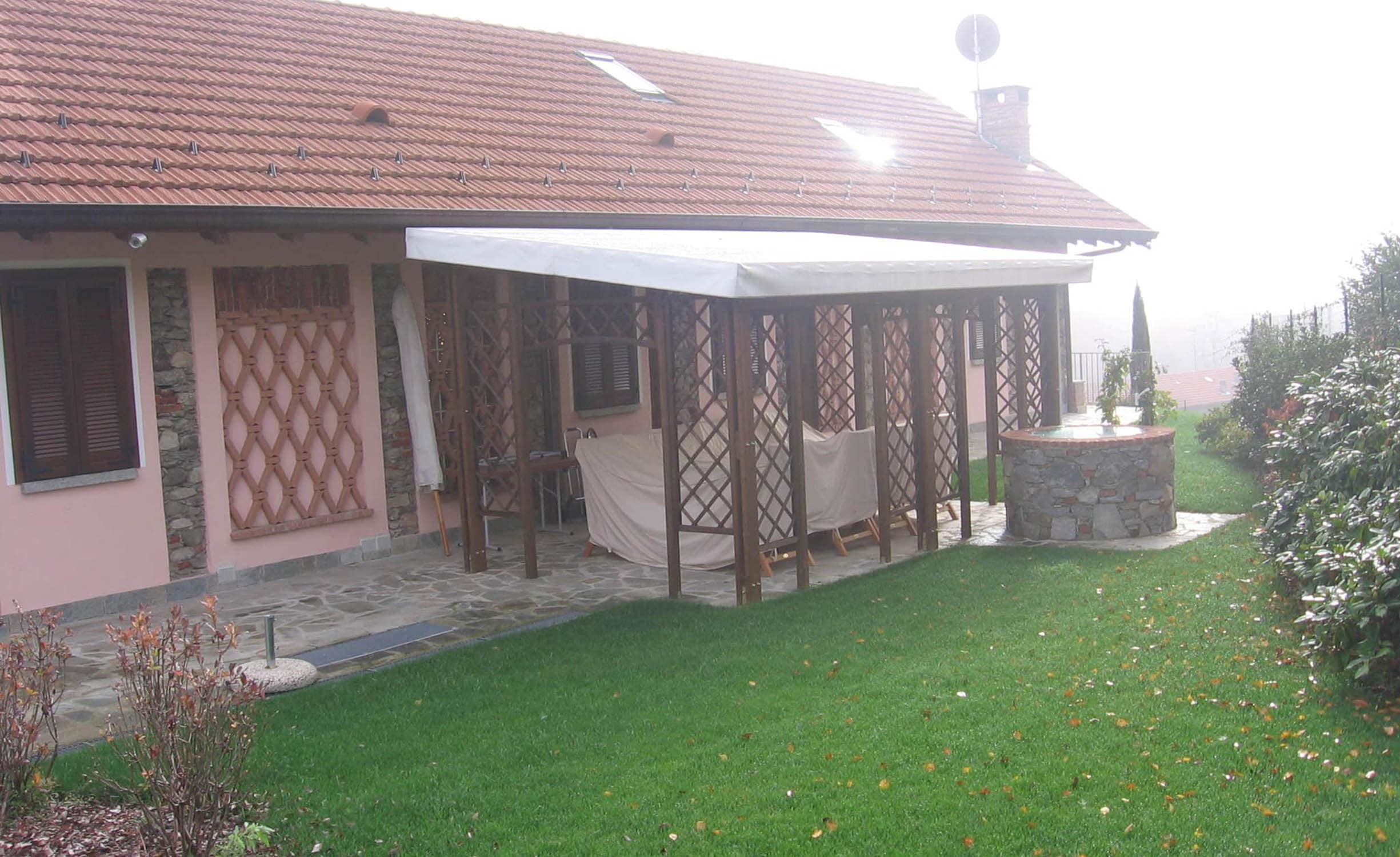 Pergolato con copertura in pvc