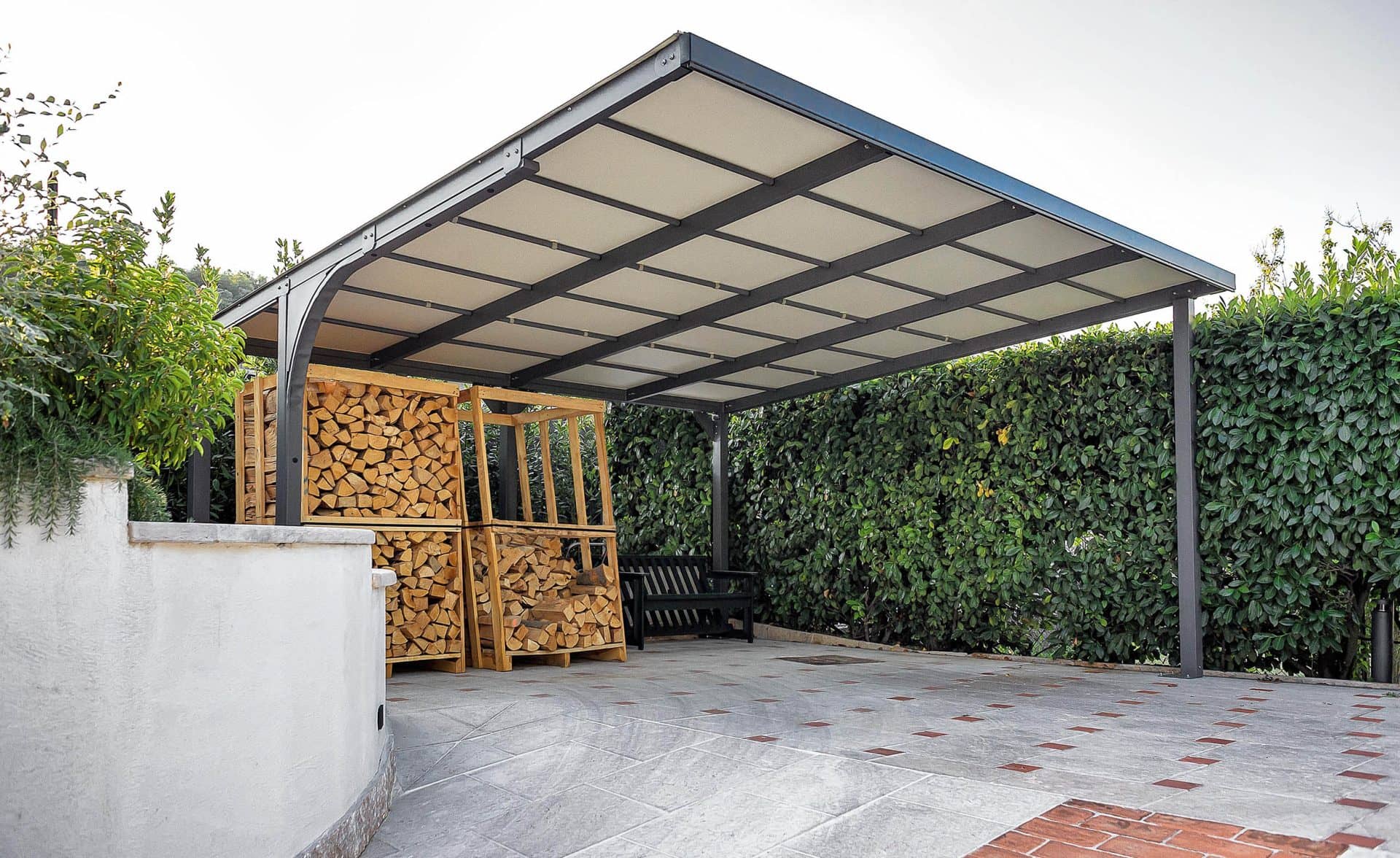 Carbox con pali arretrati