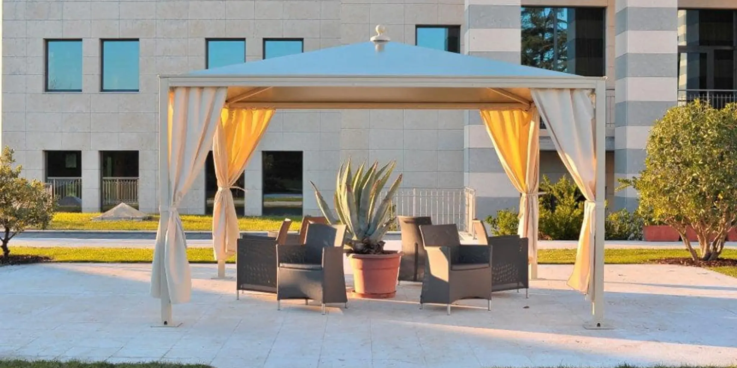 Gazebo per esterno: il rifugio perfetto per godersi il giardino