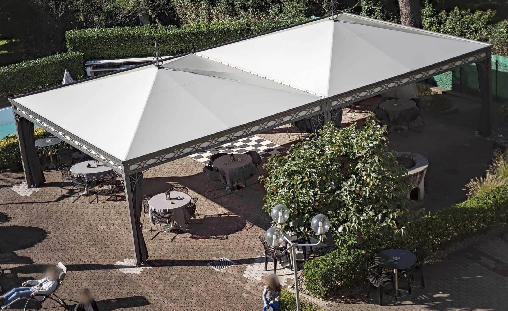 Gazebo di grandi dimensioni