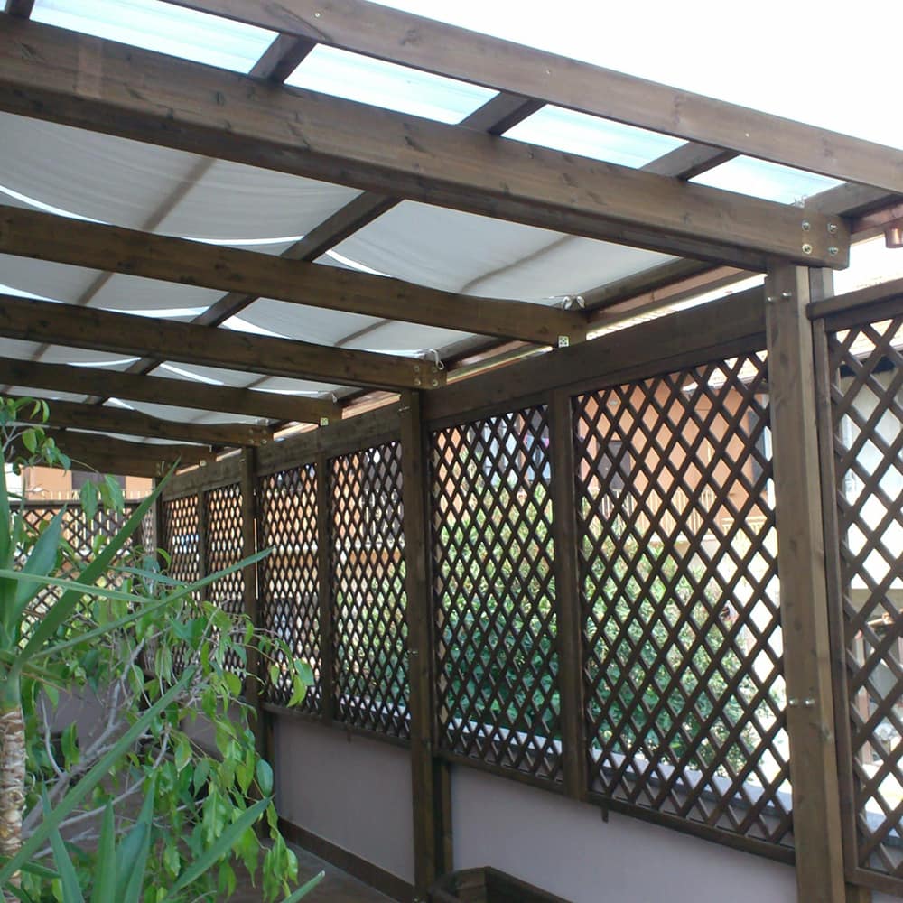 Pergola addossata con teli a onda