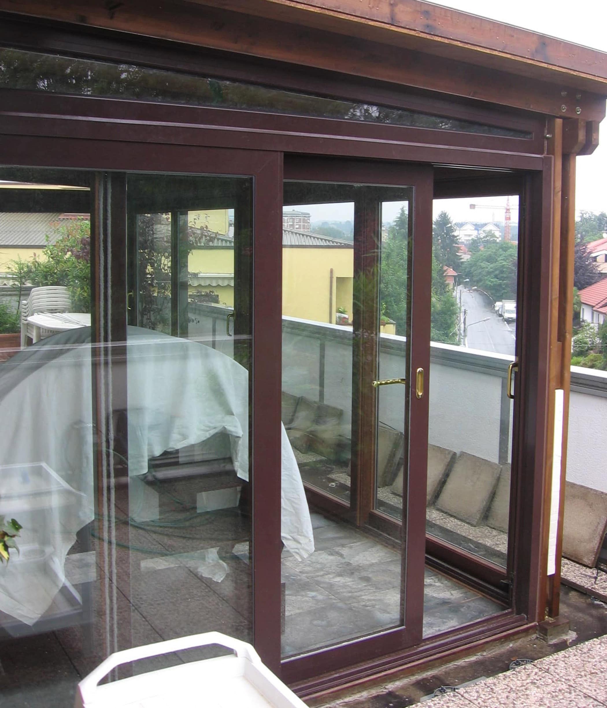 Pergola in legno con vetri