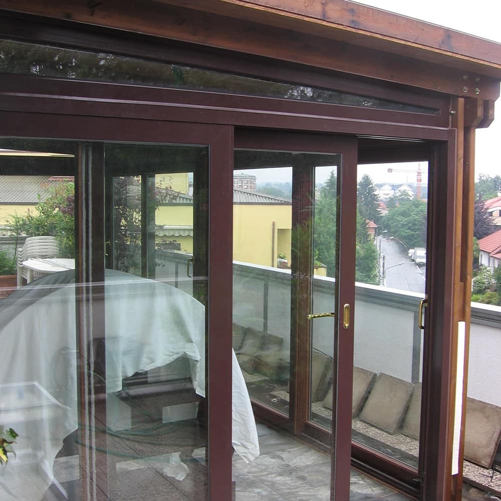 Pergola in legno con vetri