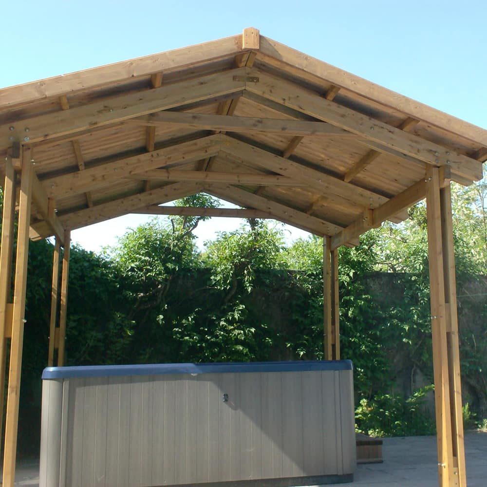 Pergola in legno a doppia falda