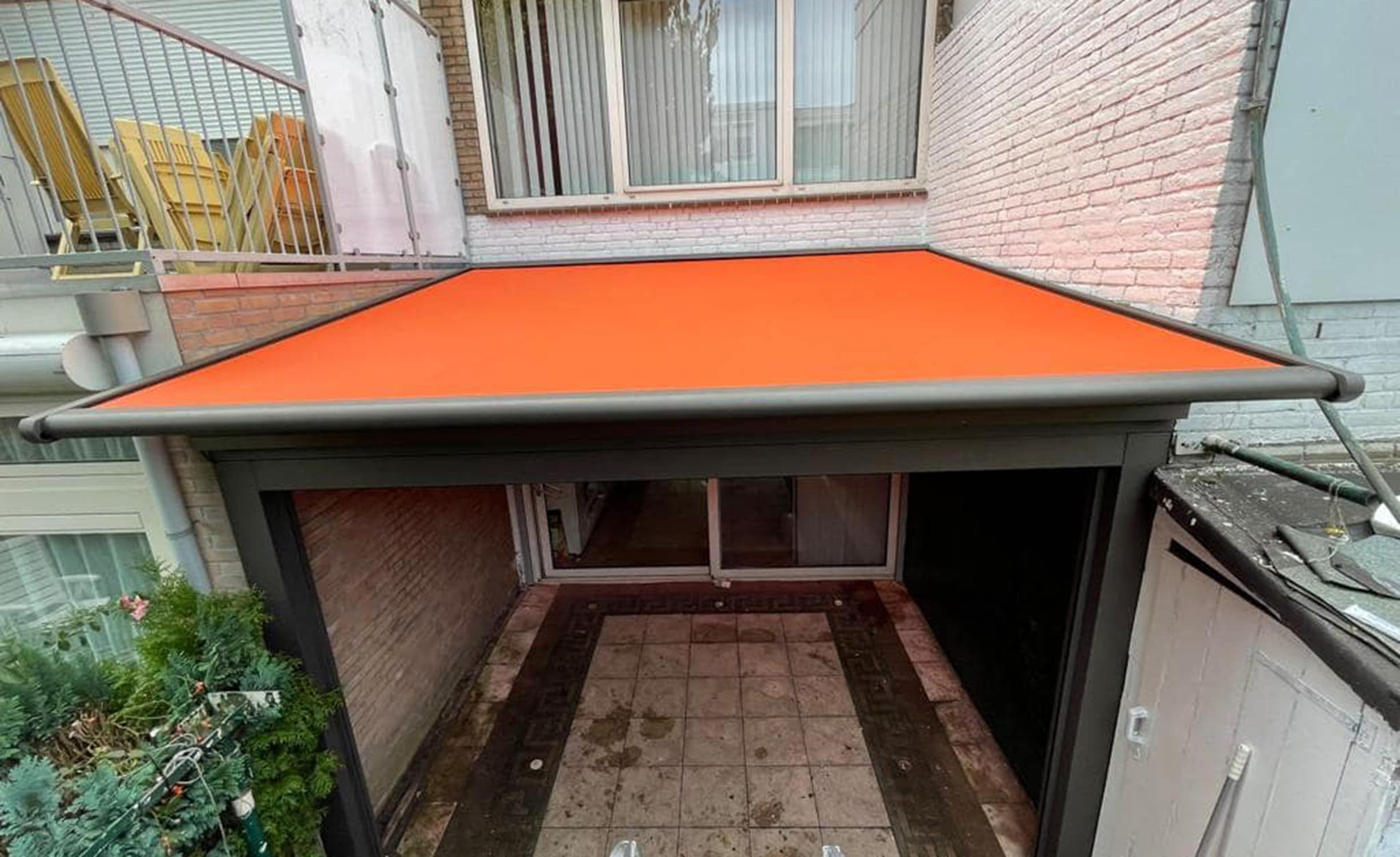 Veranda con tenda da sole