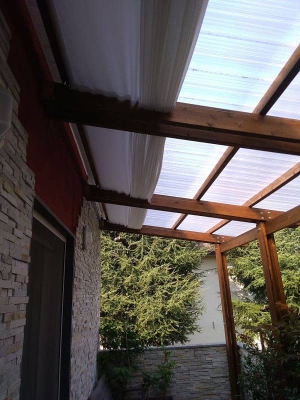 Veranda con tenda da sole con cavi