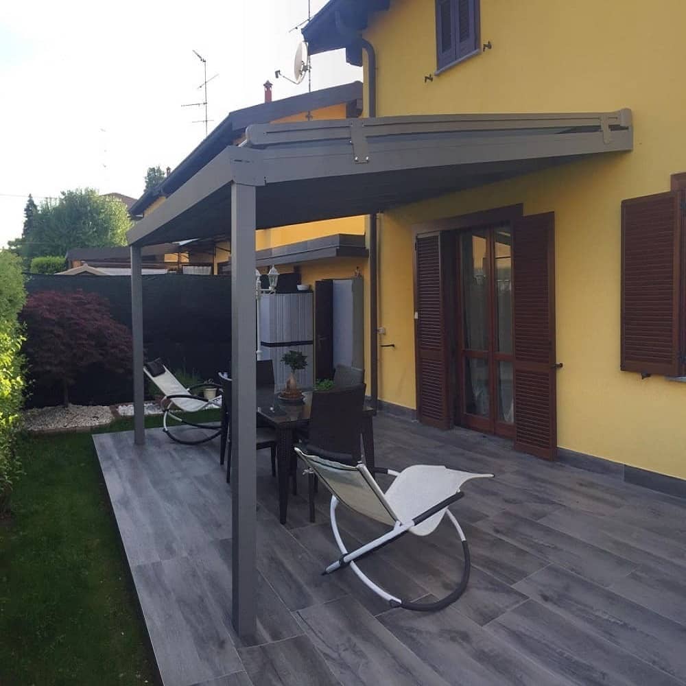Veranda in alluminio con tenda da sole