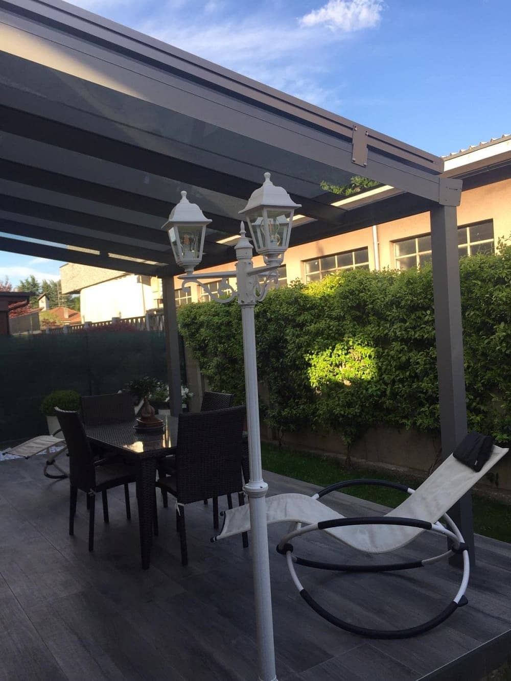Veranda in alluminio con tenda da sole