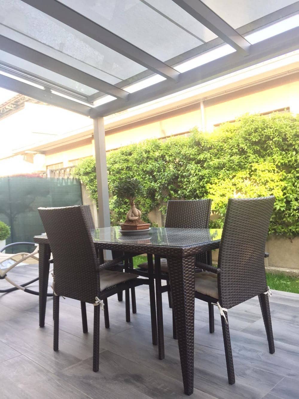 Veranda in alluminio con tenda da sole