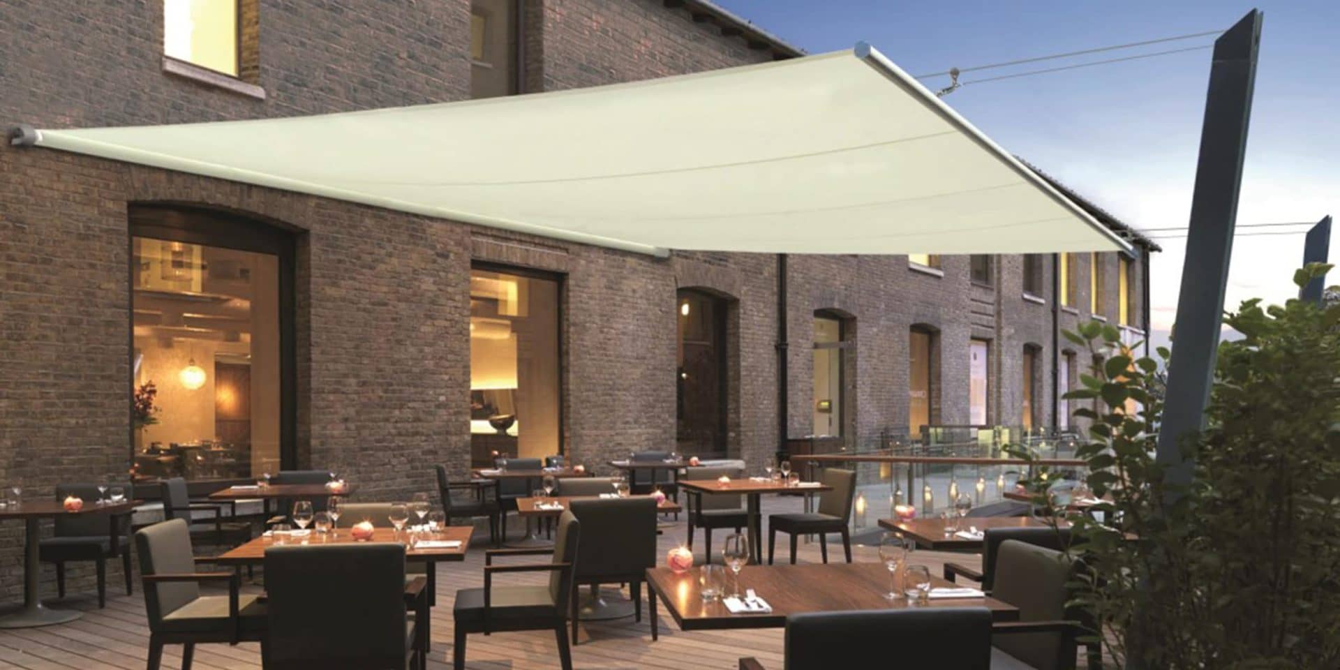 Tende da sole per locali pubblici: comfort e protezione solare per i tuoi clienti